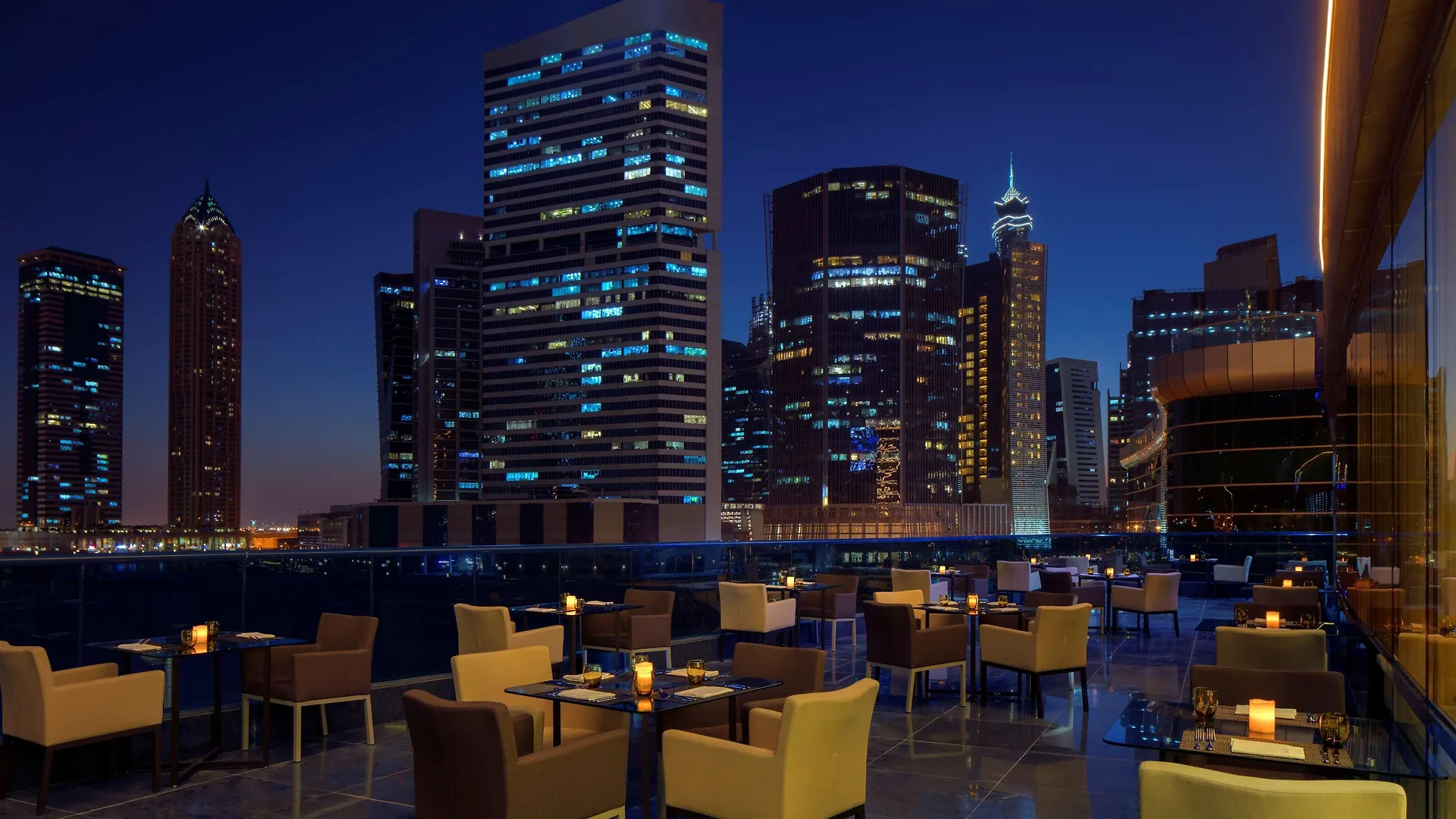 Radisson Blu Hotel, Dubai Waterfront