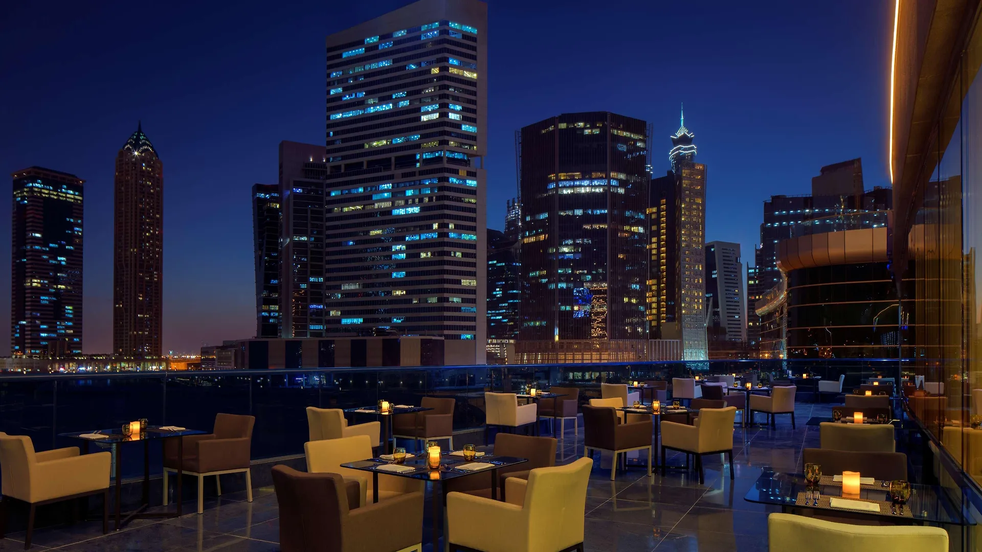 فندق Radisson Blu Hotel, Dubai Waterfront