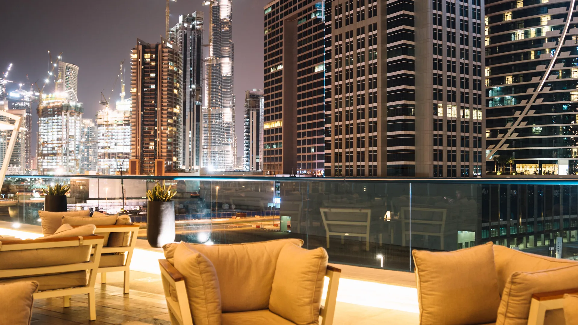 Radisson Blu Hotel, Dubai Waterfront فندق