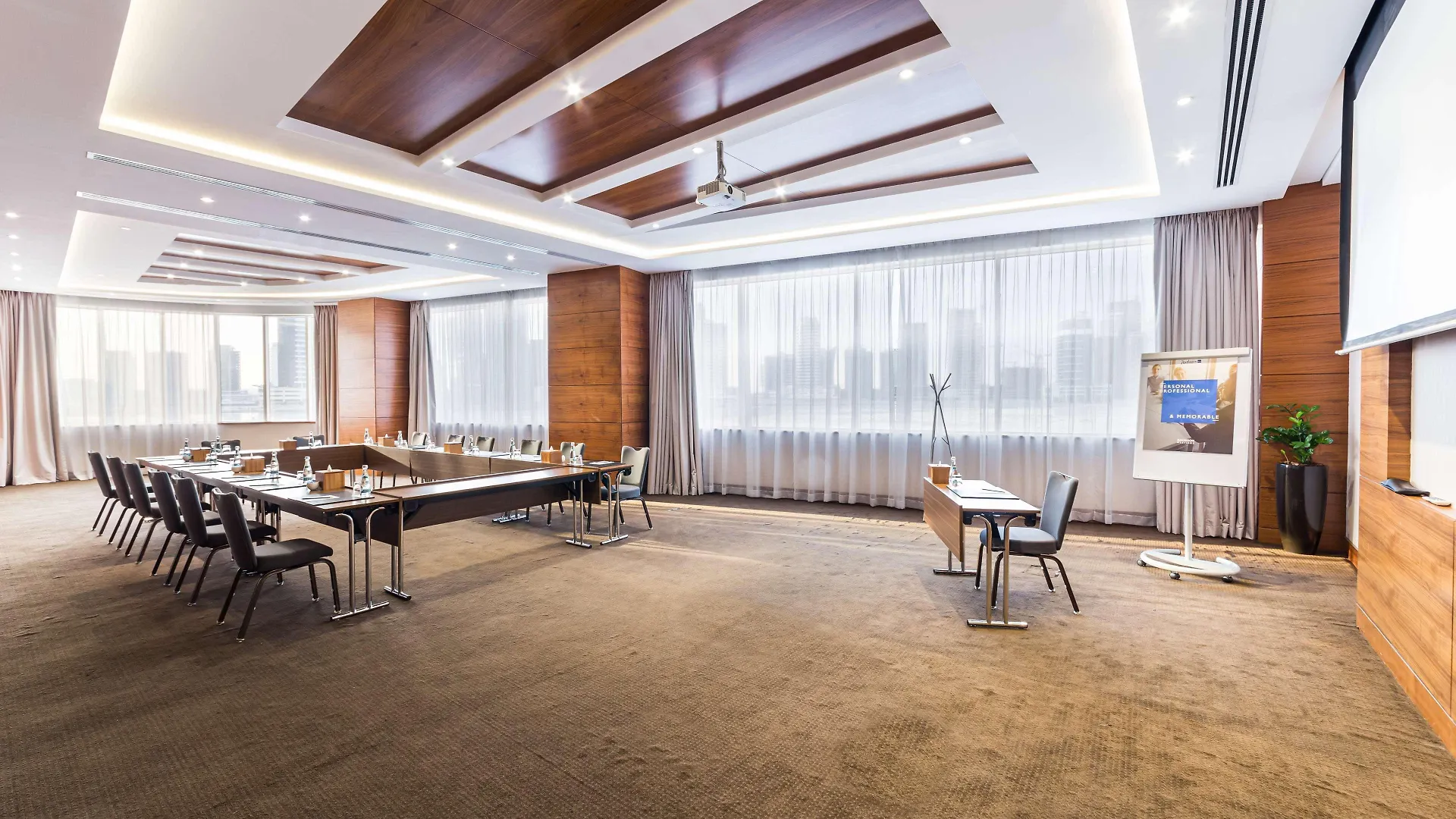 Radisson Blu Hotel, Dubai Waterfront Ξενοδοχείο