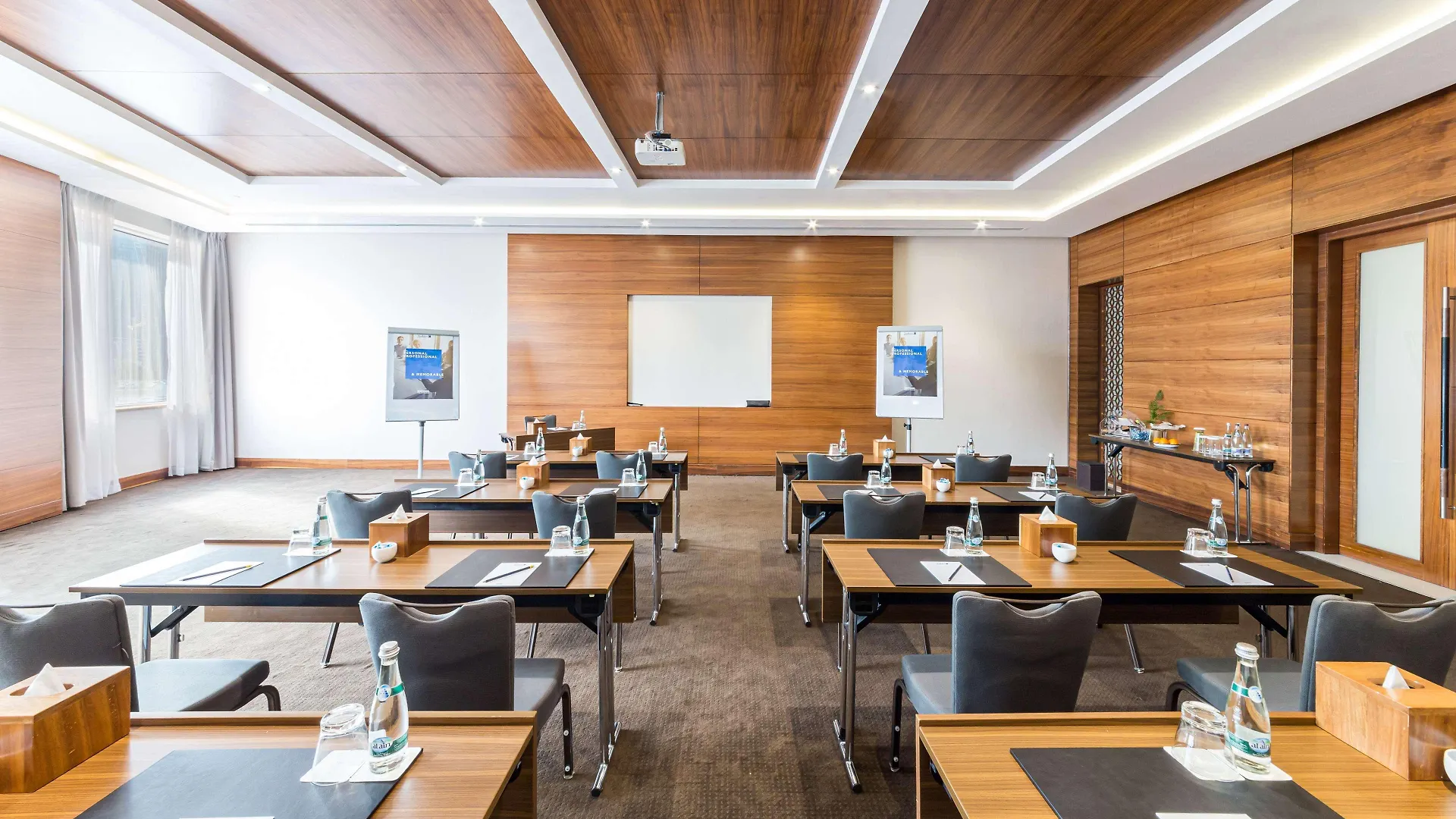 Radisson Blu Hotel, Dubai Waterfront