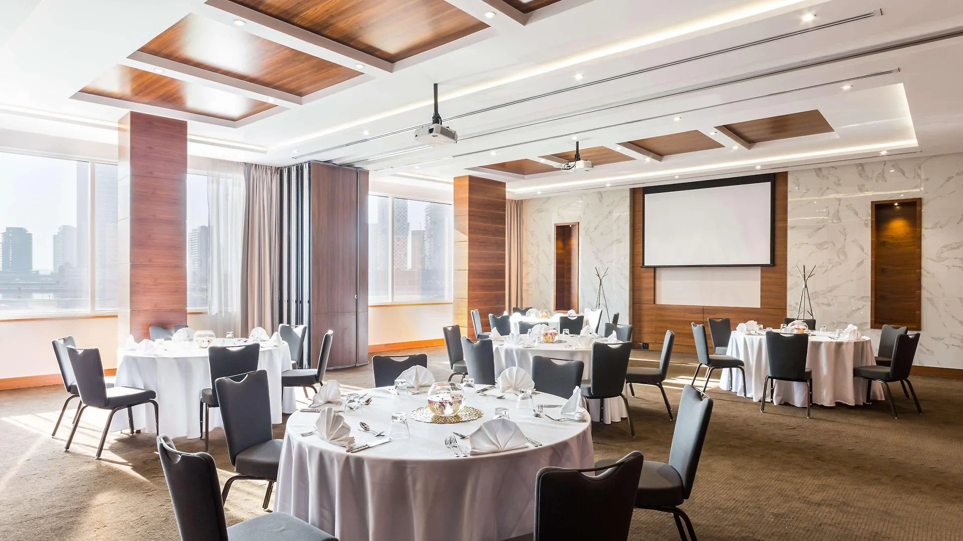 Radisson Blu Hotel, Dubai Waterfront Hotel