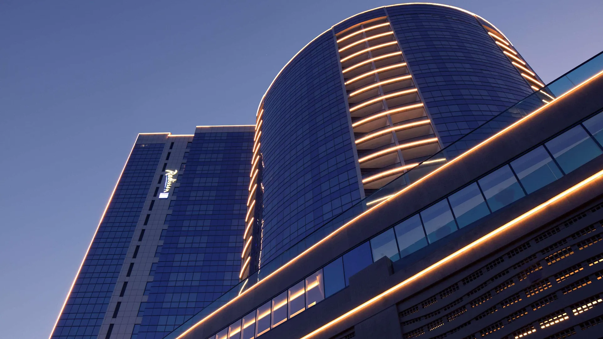 Radisson Blu Hotel, Dubai Waterfront Hotel