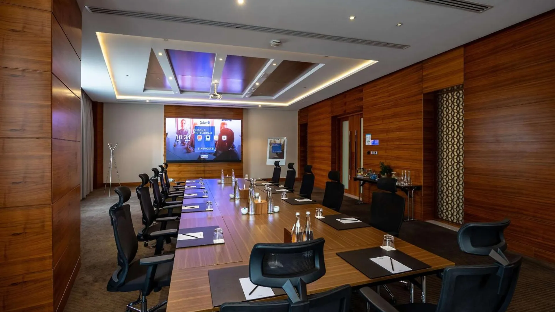Radisson Blu Hotel, Dubai Waterfront