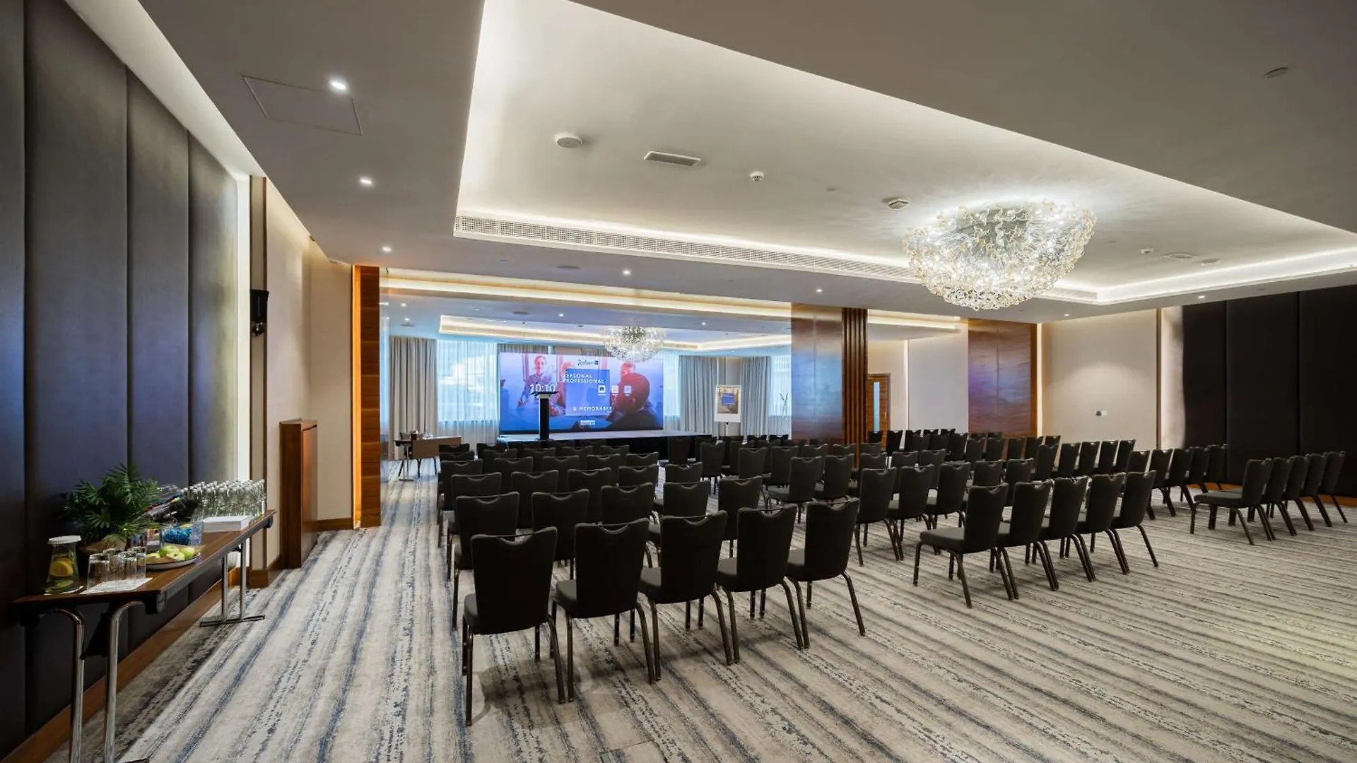 Radisson Blu Hotel, Dubai Waterfront Hotel