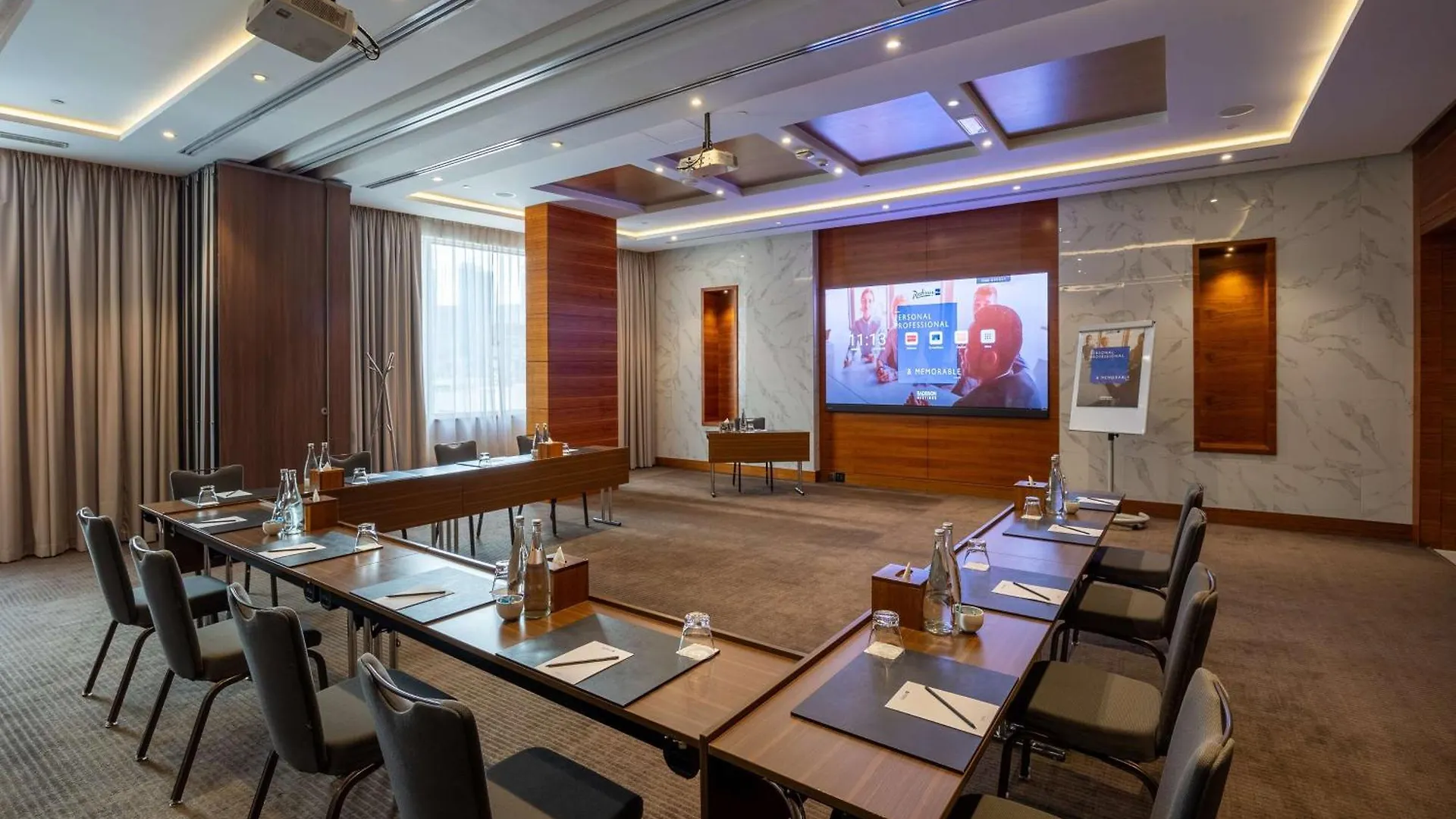 Radisson Blu Hotel, Dubai Waterfront Ξενοδοχείο